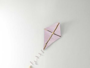 Ξύλινος Χειροποίητος Διακοσμητικός Χαρταετός 65×40 Nima – Kaito Pink